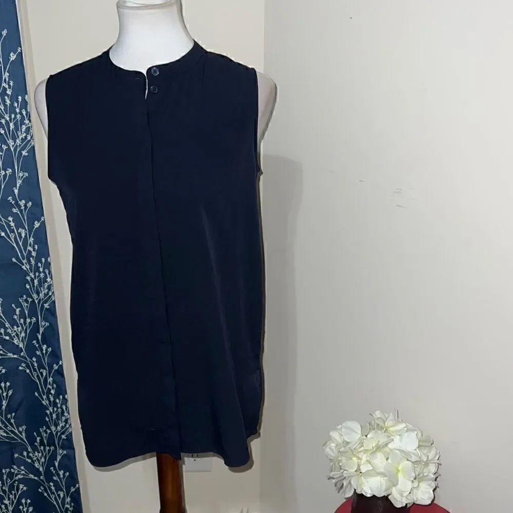 Tory Burch Sleeveless Button Front Navy Blouse Top Hidden Placket Polyester sz 4